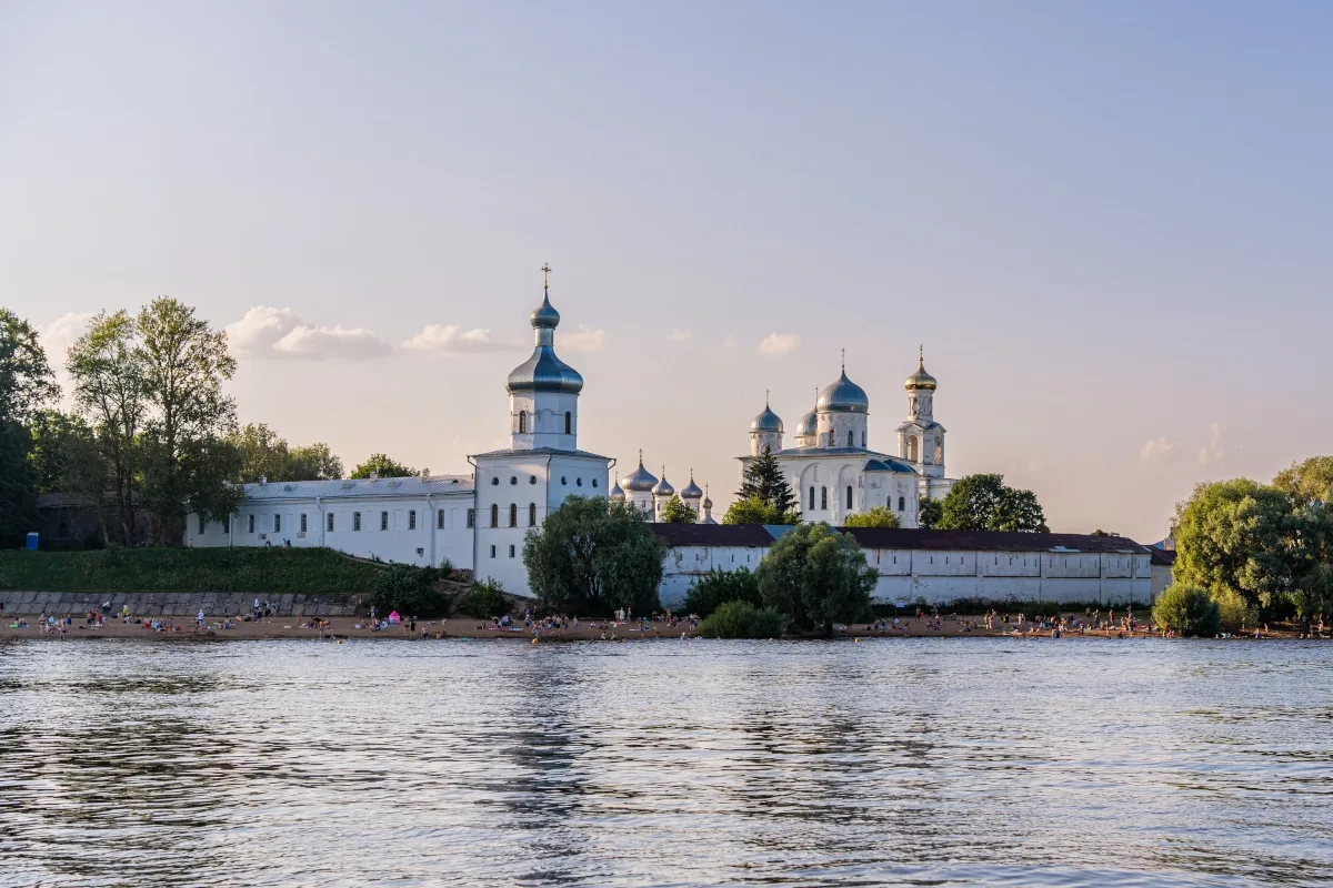 История Великого Новгорода: бесплатный билет в храм на Рюриковом Городище